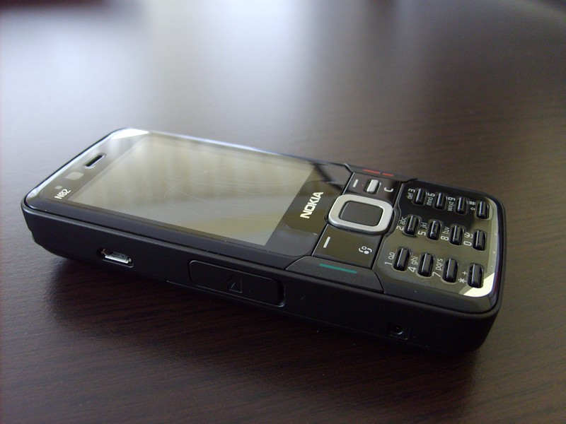  ^^ Nokia N82 | S60 3.1 - 2.4' QVGA LCD | 5MP - Xenon Flash - AF | WLAN - GPS ^^