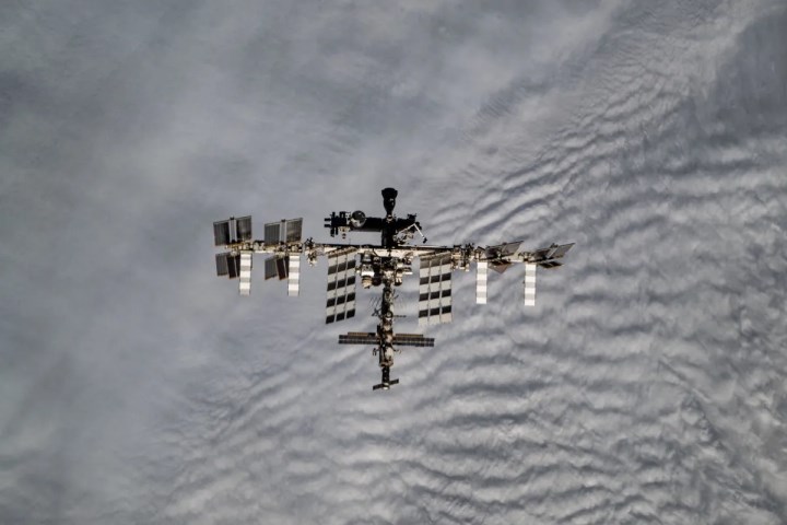 NASA, ISS’teki sızıntı nedeniyle özel astronot görevini süresiz olarak erteledi