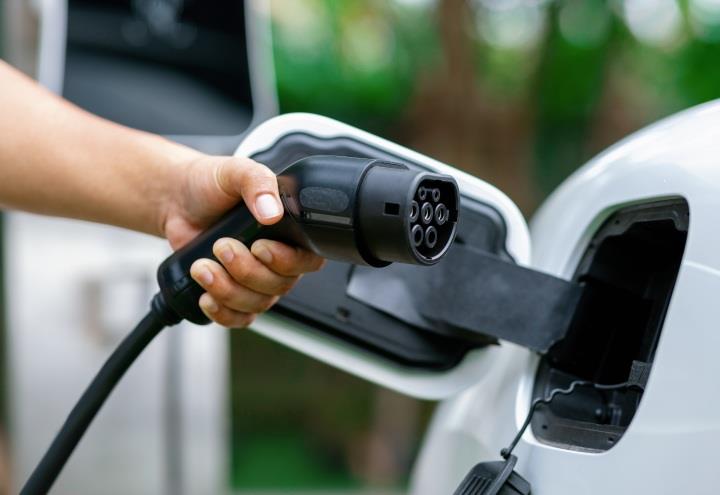 Türkiye’de elektrikli araç şarj altyapısı büyümeyi sürdürüyor: Soket sayısı 43 bini aştı