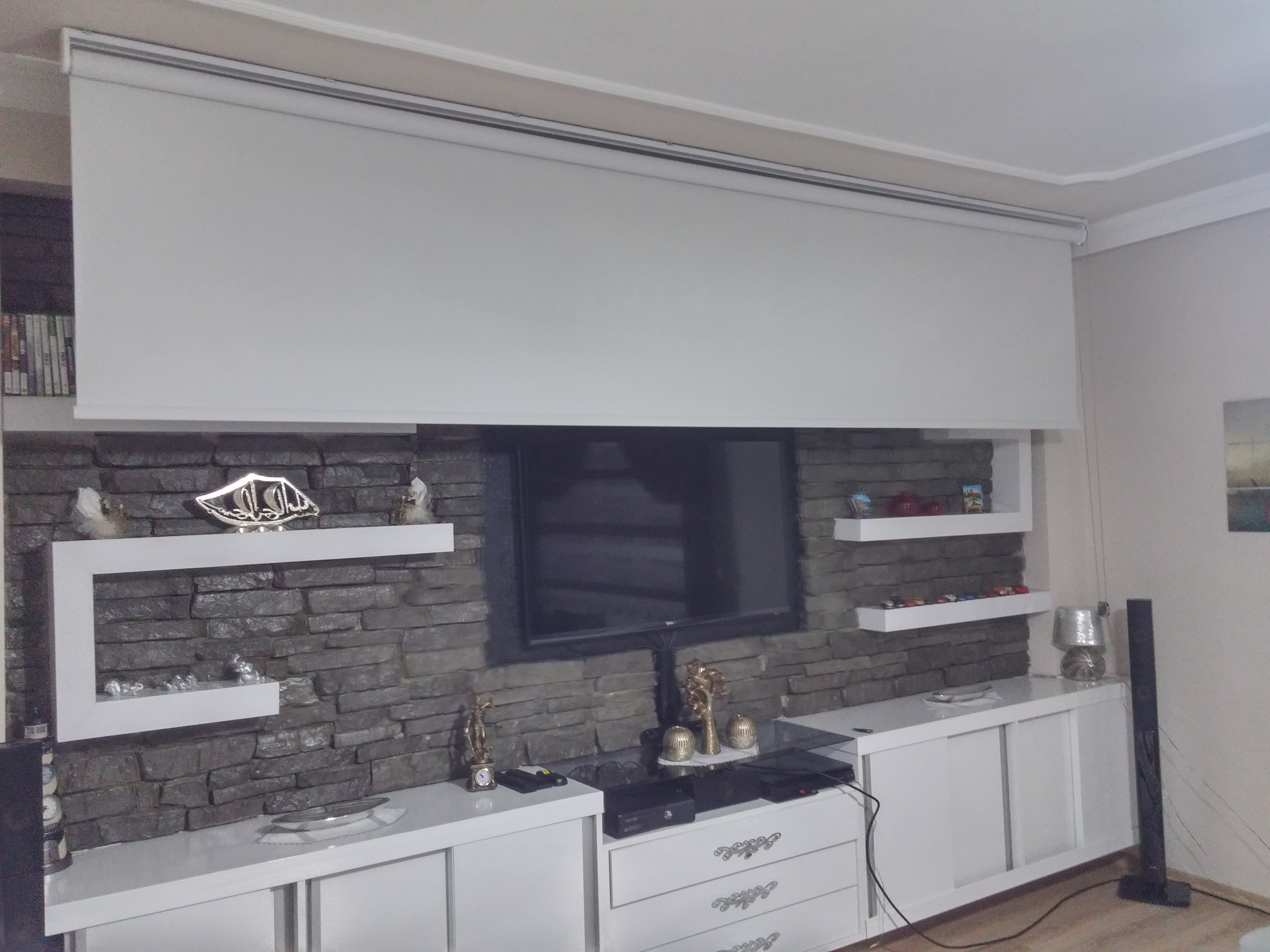  Projeksiyon perdesi hk. yardım