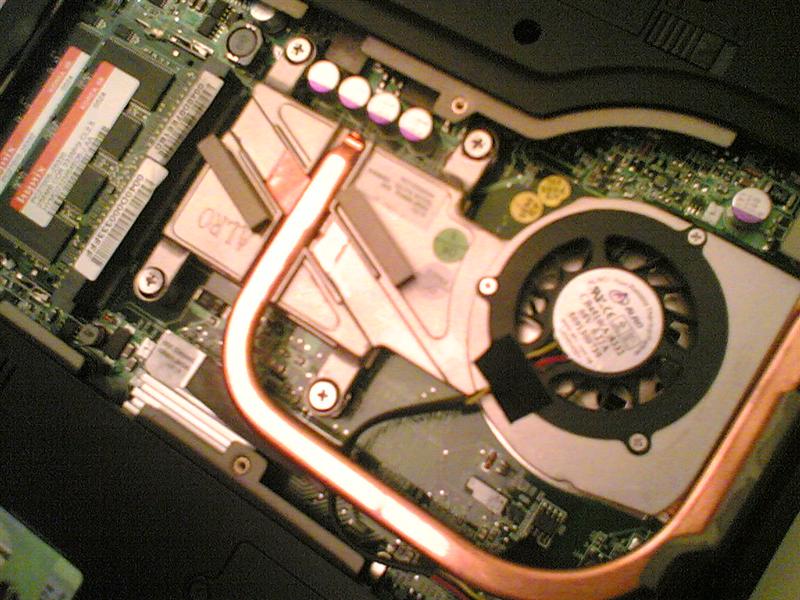  açılmış laptop resmi