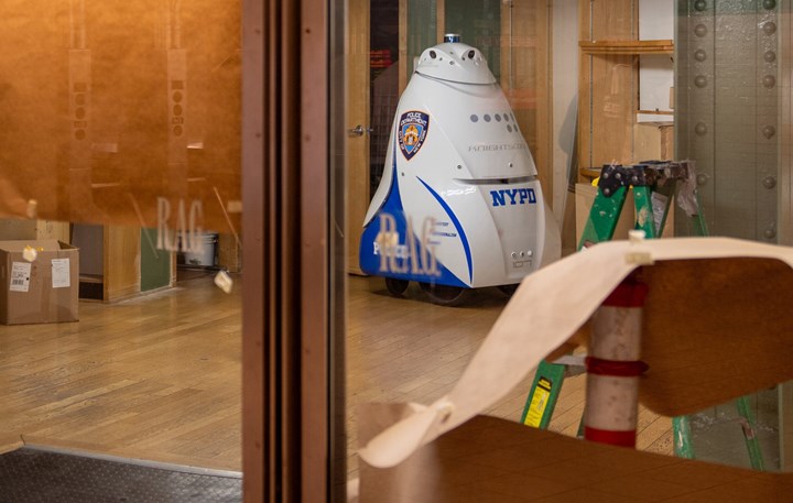 New York’ta devriye gezen güvenlik robotu da işten çıkarıldı