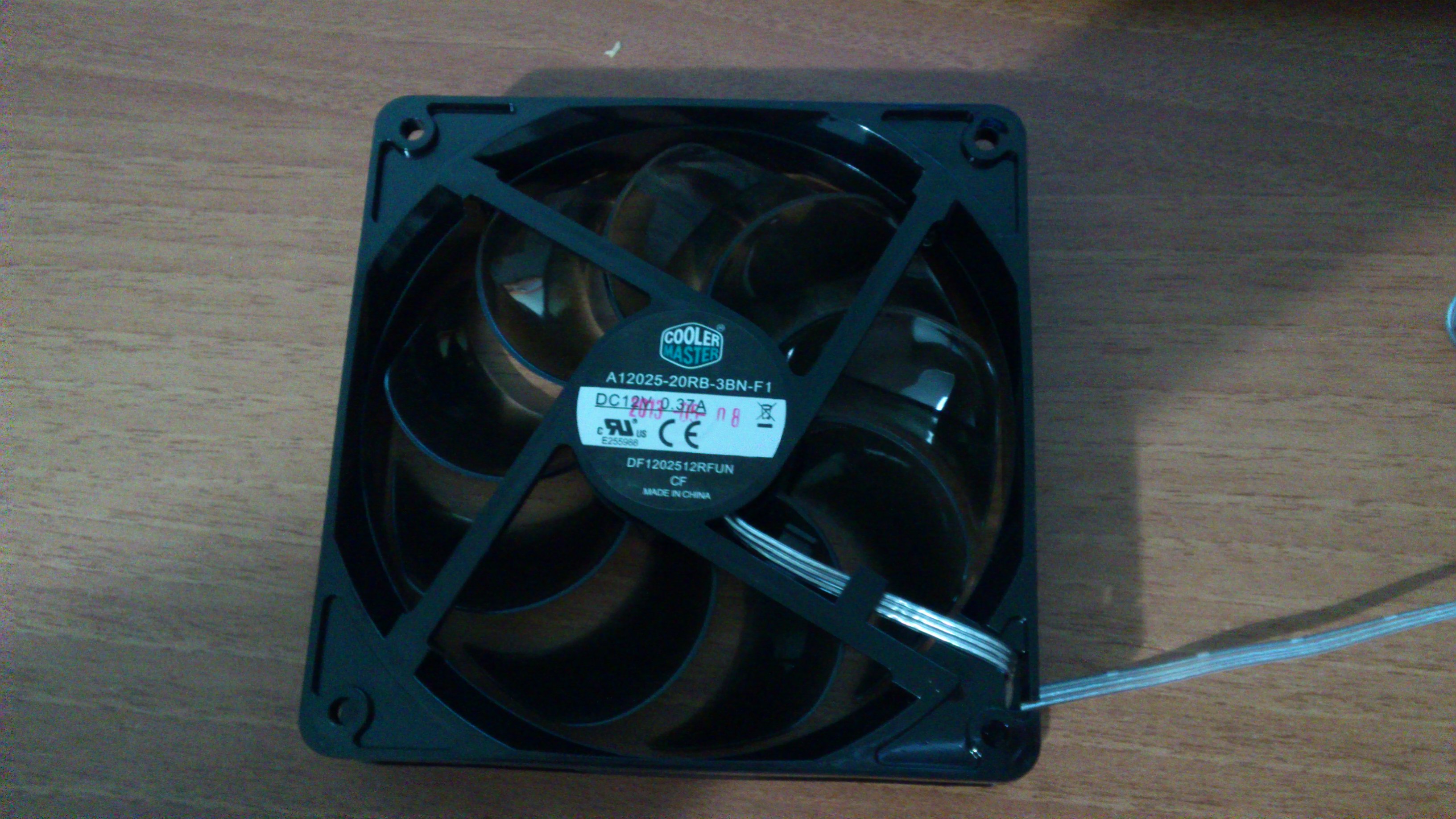  Corsair 400R Egzoz Fan İçin Yardım.