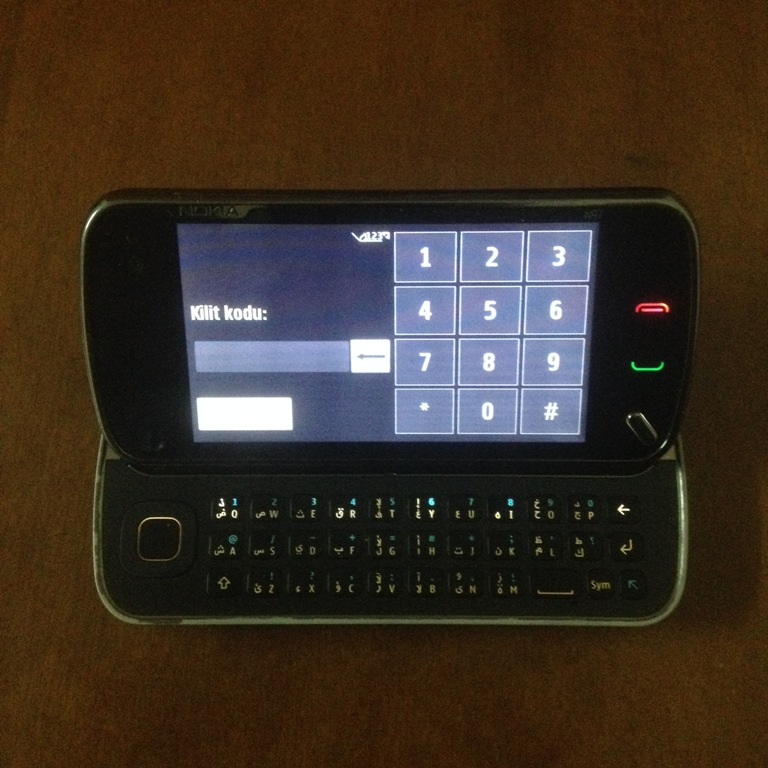 Nokia E5, N97, Blackberry 9700