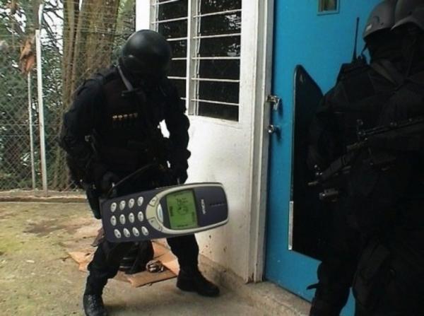 Modern Nokia 3310 bükülme testini başarıyla geçti