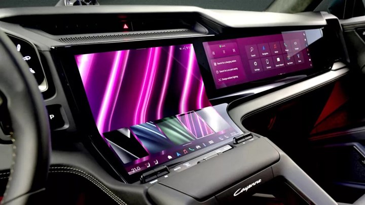 Elektrikli Porsche Cayenne, kavisli OLED ekranla gelecek