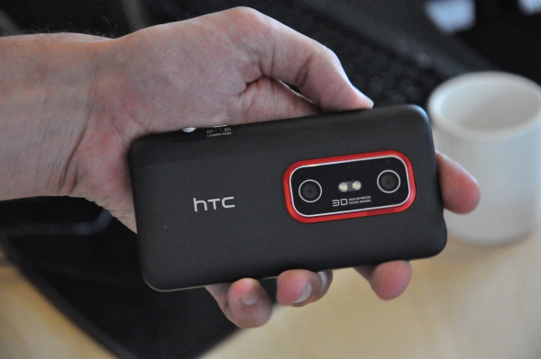Ön bakış: HTC'nin üç boyutlu telefonu EVO 3D 
