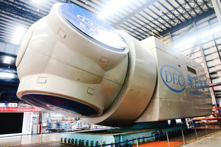 Tek başında 40 bin eve elektrik veren devasa yüzer rüzgar türbini