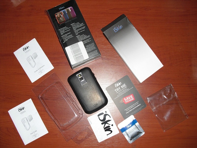  Blackberry Bold 9000 İçin iSkin Vibes Kılıf + Temizlik Bezi ve Çıkartma