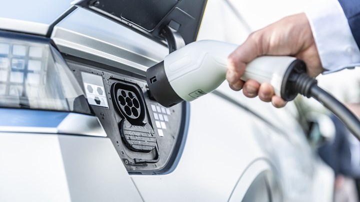 Avrupa'da elektrikli otomobillerin pazar payı 2024'te yüzde 13,6'ya düştü