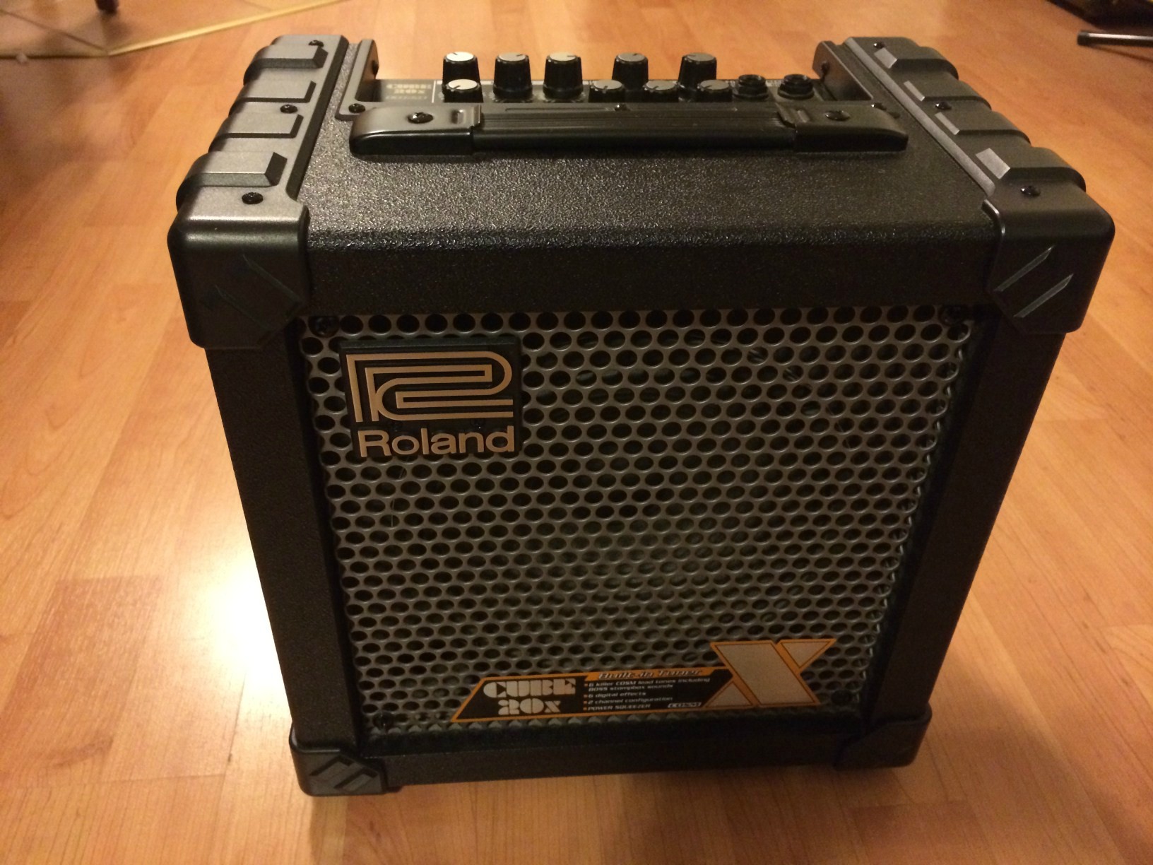 Roland cube 20. Роланд кубе. M-cube gx комбик. Комбик roland cube 40gx. Cube 10gx micro.