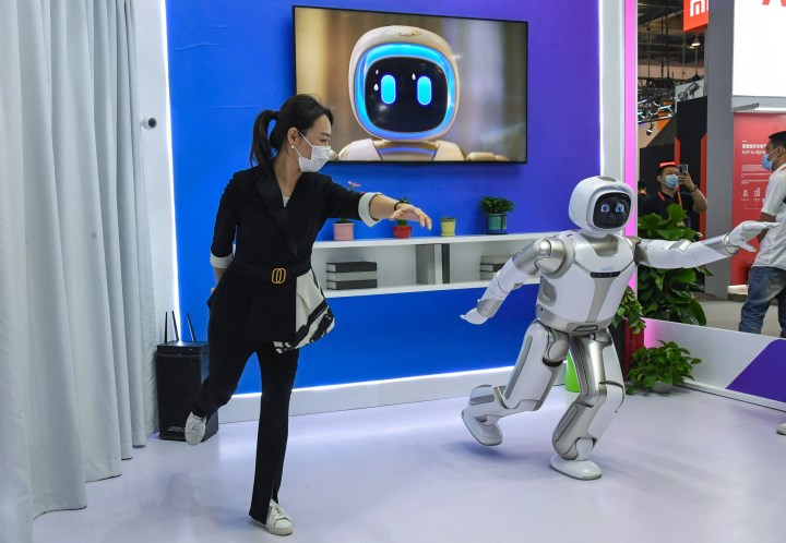 Dünyada ilk: İnsanlar ve robotlar aynı maratonda koşacak