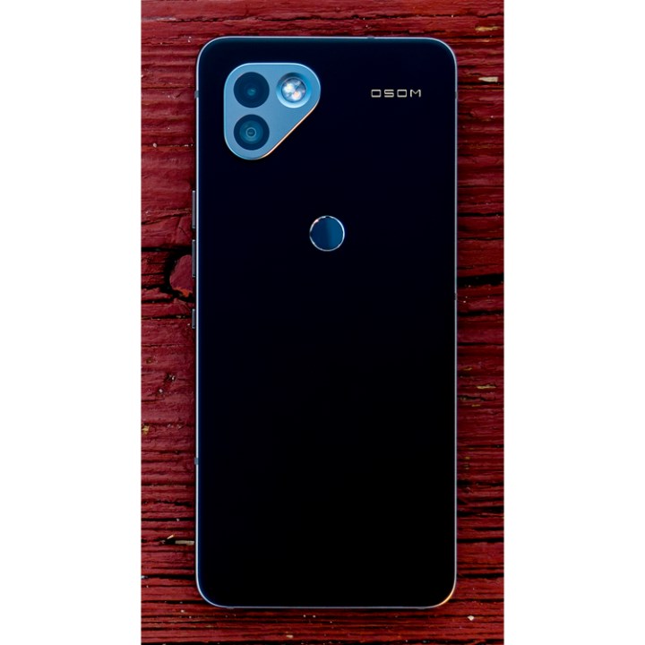 Essential çalışanları yeni bir telefon hazırlıyor