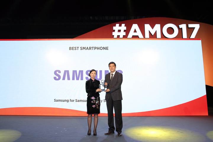 Galaxy S8 serisine Çin'den en iyi akıllı telefon ödülü