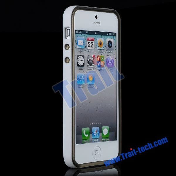  Smarttrait IPHONE 5 kılıflarını satışa çıkardı.
