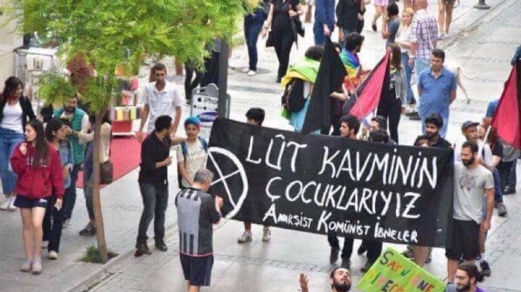  LGBT yürüyüşüne destek veriyor musunuz ?