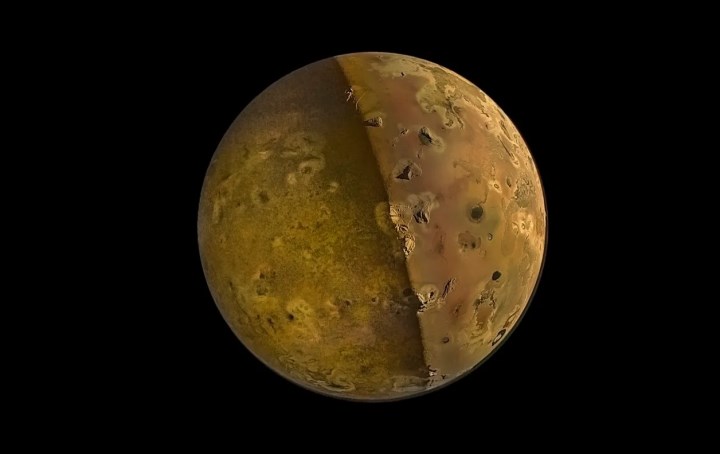 NASA, Jüpiter'in “hırpalanmış” uydusu Io’nun etkileyici görselini yayınladı