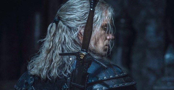 Netflix'in popüler dizisi The Witcher'ın 2. sezonundan Geralt'ın olduğu bir görsel paylaşıldı