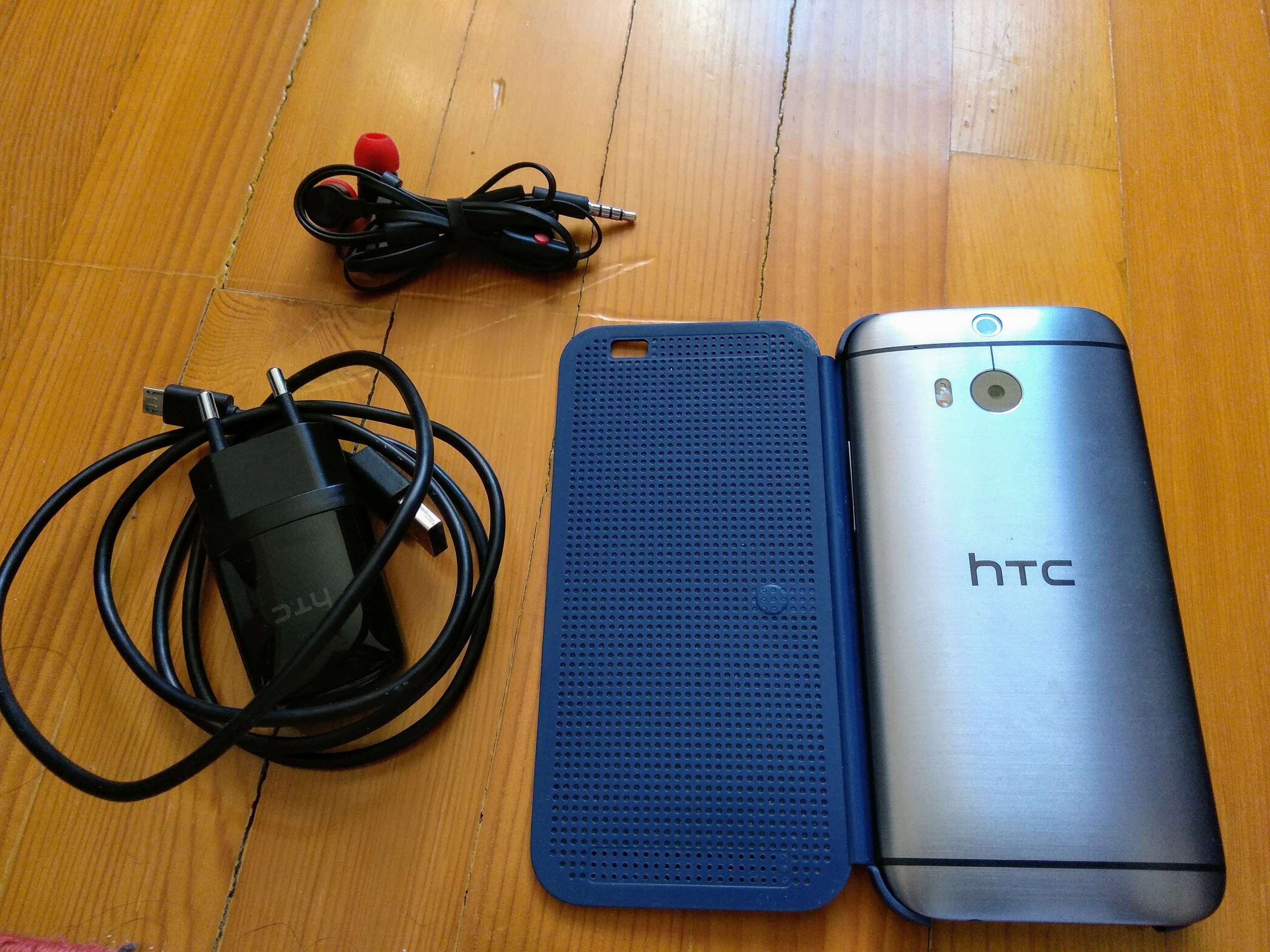 SATILIK > ÇOK TEMİZ HTC ONE M8 32 GB GRİ 450 TL