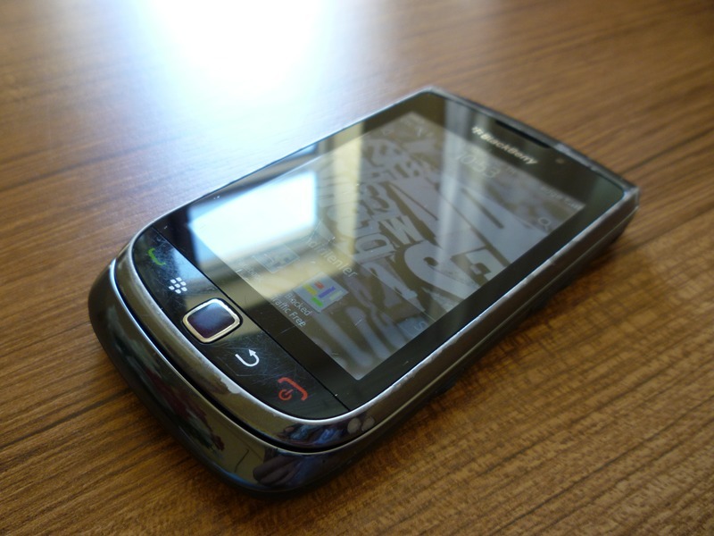 BLACKBERRY TORCH 9800 KVK GARANTİLİ ÇOK UYGUN 580 tl