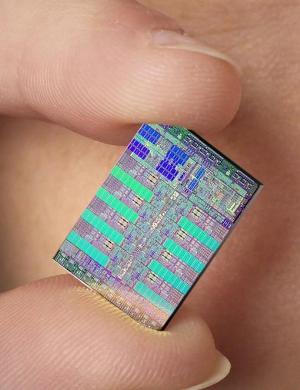  ## IBM'in Cell Tabanlı Süperbilgisayarı PetaFLOP Barajını Aştı ##