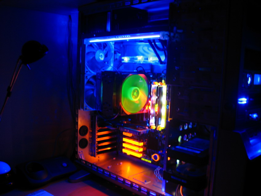 DFI Lanparty DK P35-T2RS UV Reaktive resimler. Q6600 510 FSB