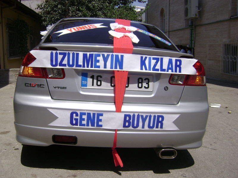  Sünnet arabasının arkasına yazı yazdıracaz
