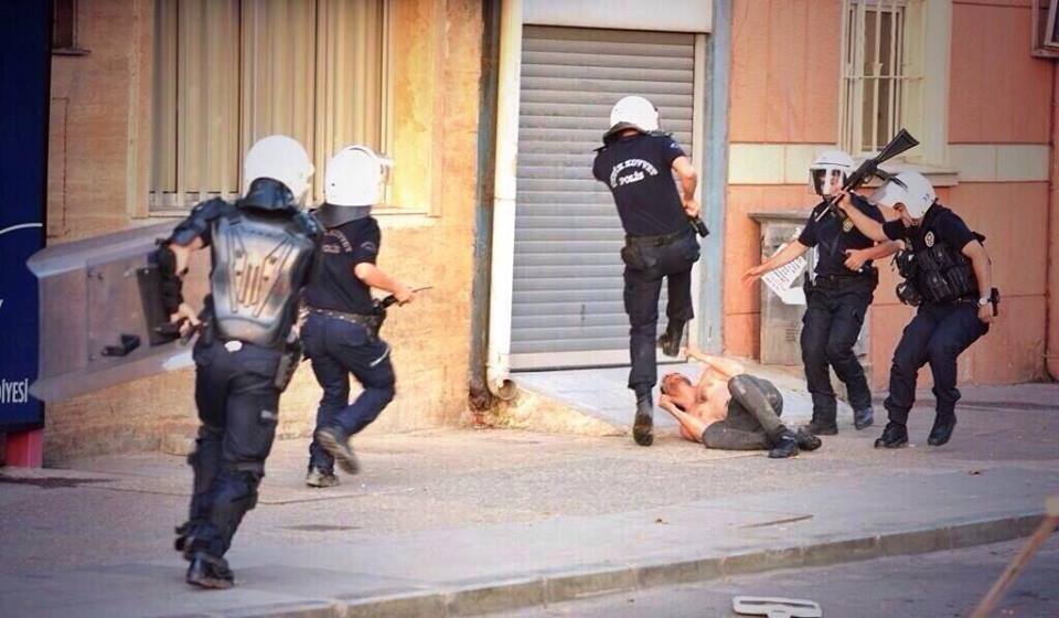  Polise destek verdim diye babamdan azar işittim !