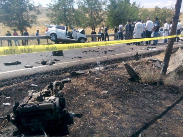 Diyarbakır'da Kaza: 3 polis şehit oldu