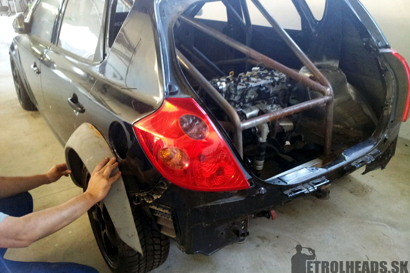  Arkadan itişli, hatta arkadan motorlu Kia CEE'D