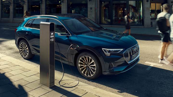 Audi, ABD’deki ilk elektrikli otomobilini yangın tehlikesi yüzünden geri çekiyor