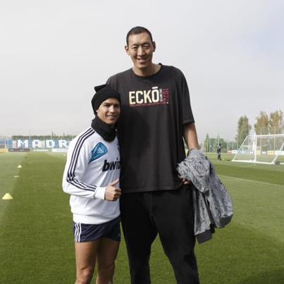  Ronaldo facebookun en çok beğenilen fotografının sahibi oldu rekor   ( Sun Mingming )