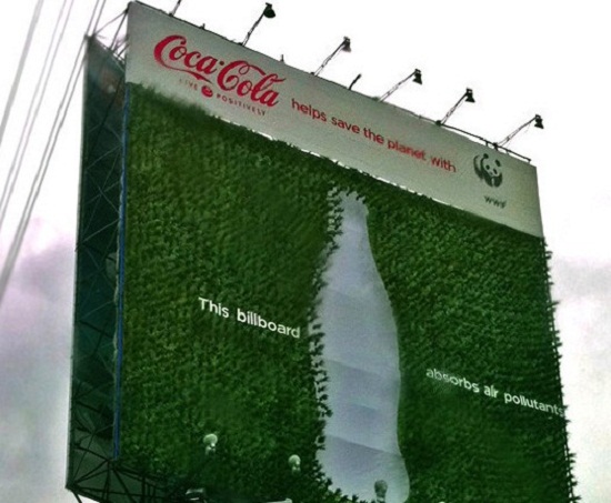 Coca-Cola'nın karbondioksit emme özelliğine sahip yeni reklam panosu Filipinler'de kullanılmaya başlandı