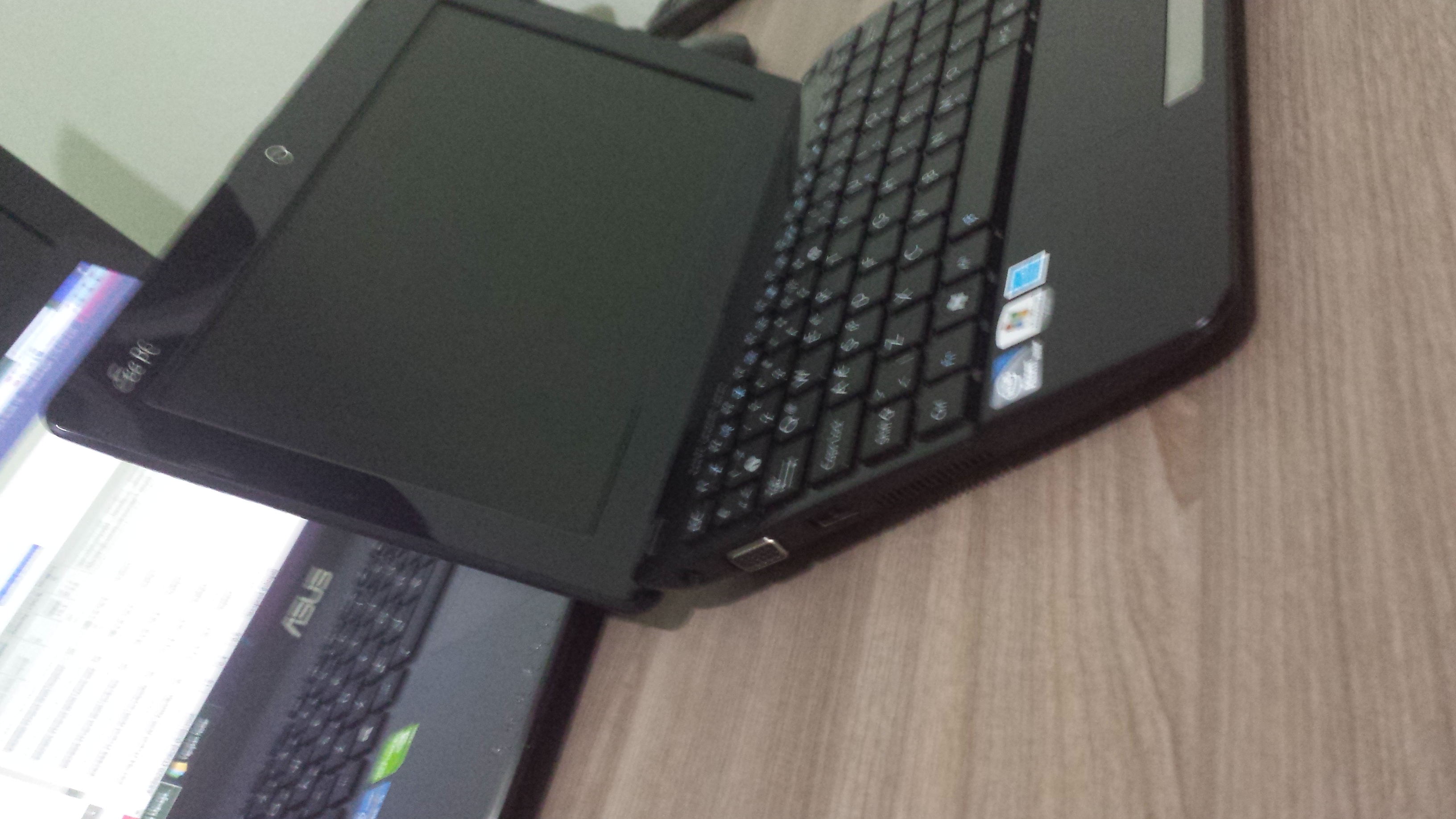  Asus Eee PC 1015PX - Kutulu Garantili 2gb ram, 320 gb hdd