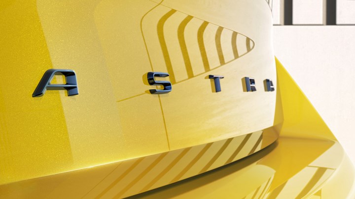 yeni 2022 opel astra arka tasarım