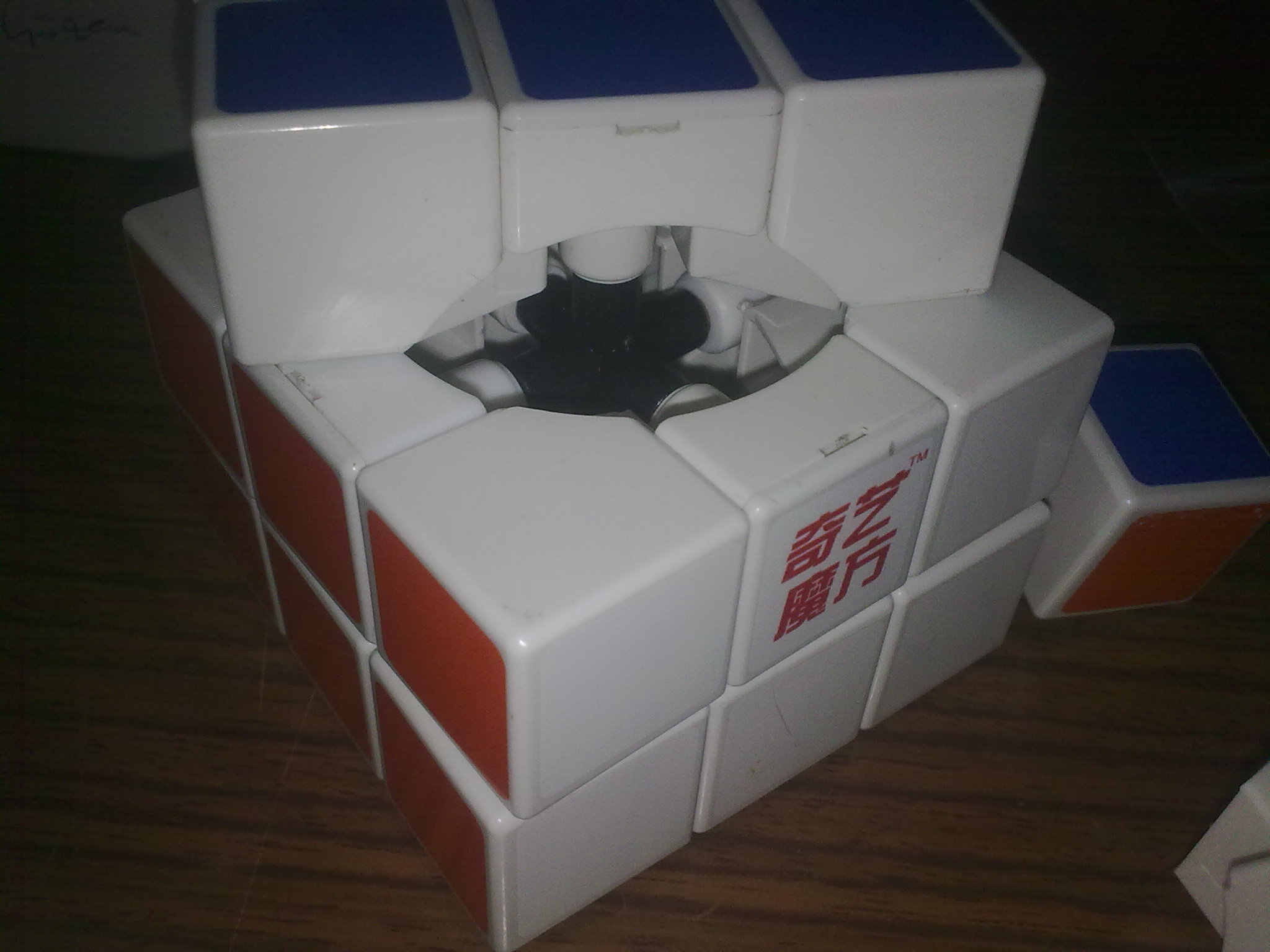  Rubikmatik (Rubik(zeka) küpün renklerini algılayıp çözebilen robot) projesi