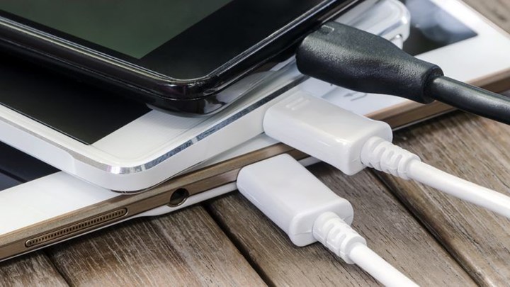 AB'nin akıllı telefonlar için tek tip şarj cihazı yasası Eylül'de sunulacak: Apple istemiyor