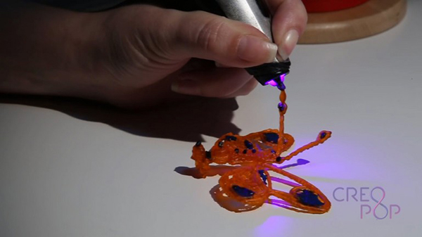 UV ışığa duyarlı mürekkep kullanan 3D çizim kalemi: CreoPop