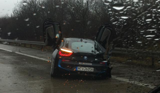  BMW i8 Kaza Yaptı!