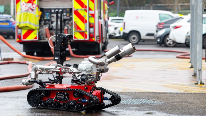 Birleşik Krallık'ta yangın söndürme robotu yakında kullanıma giriyor