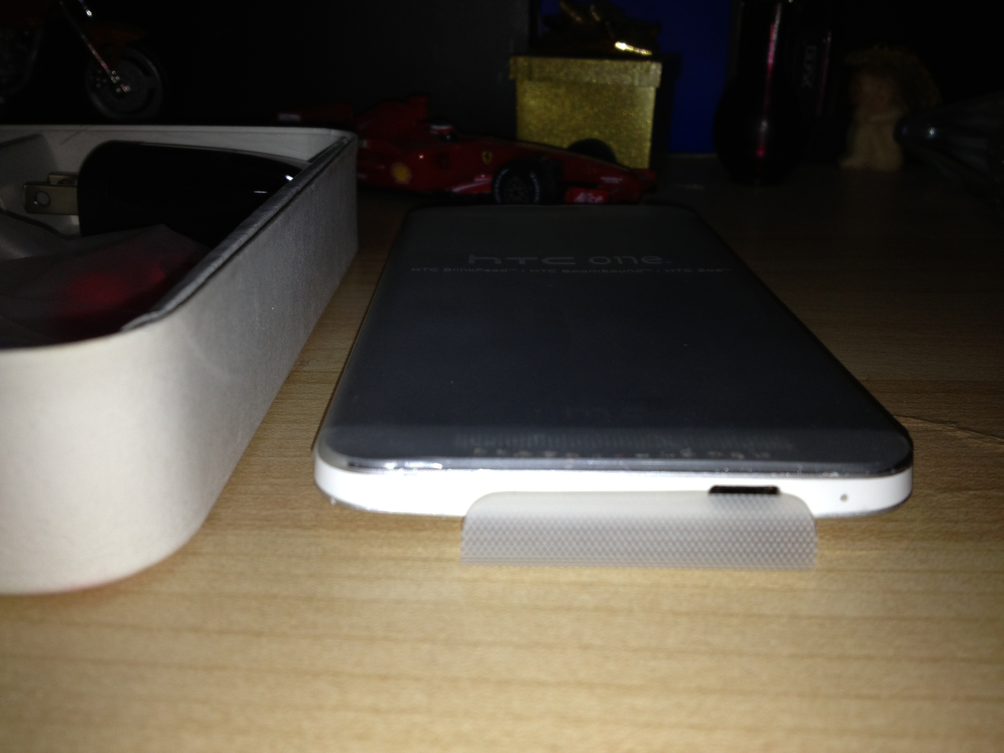 KAYITSIZ HTC ONE 32 GB  1300 TL SATILMIŞTIR!!!
