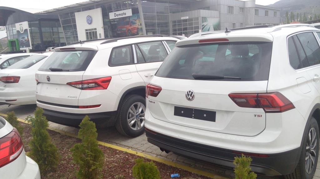 Kodiak ve Tiguan iki beyaz yan yana