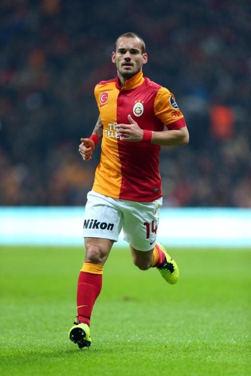  Drogba'dan Sneijder'e saka!