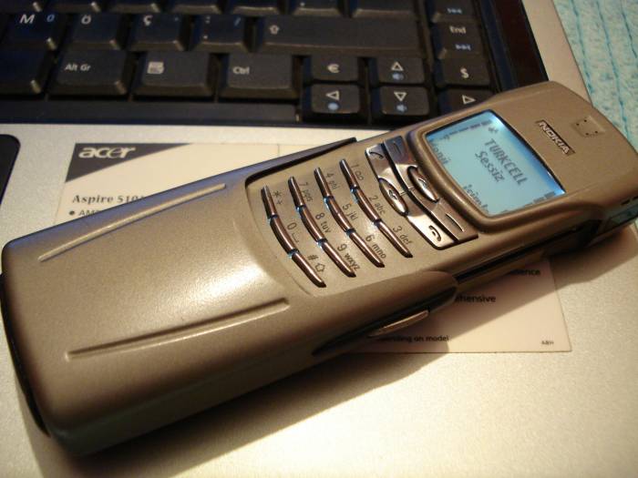  [BURSA] SATILIK EFSANE NOKİA 8910 TİTANYUM 110 YTL