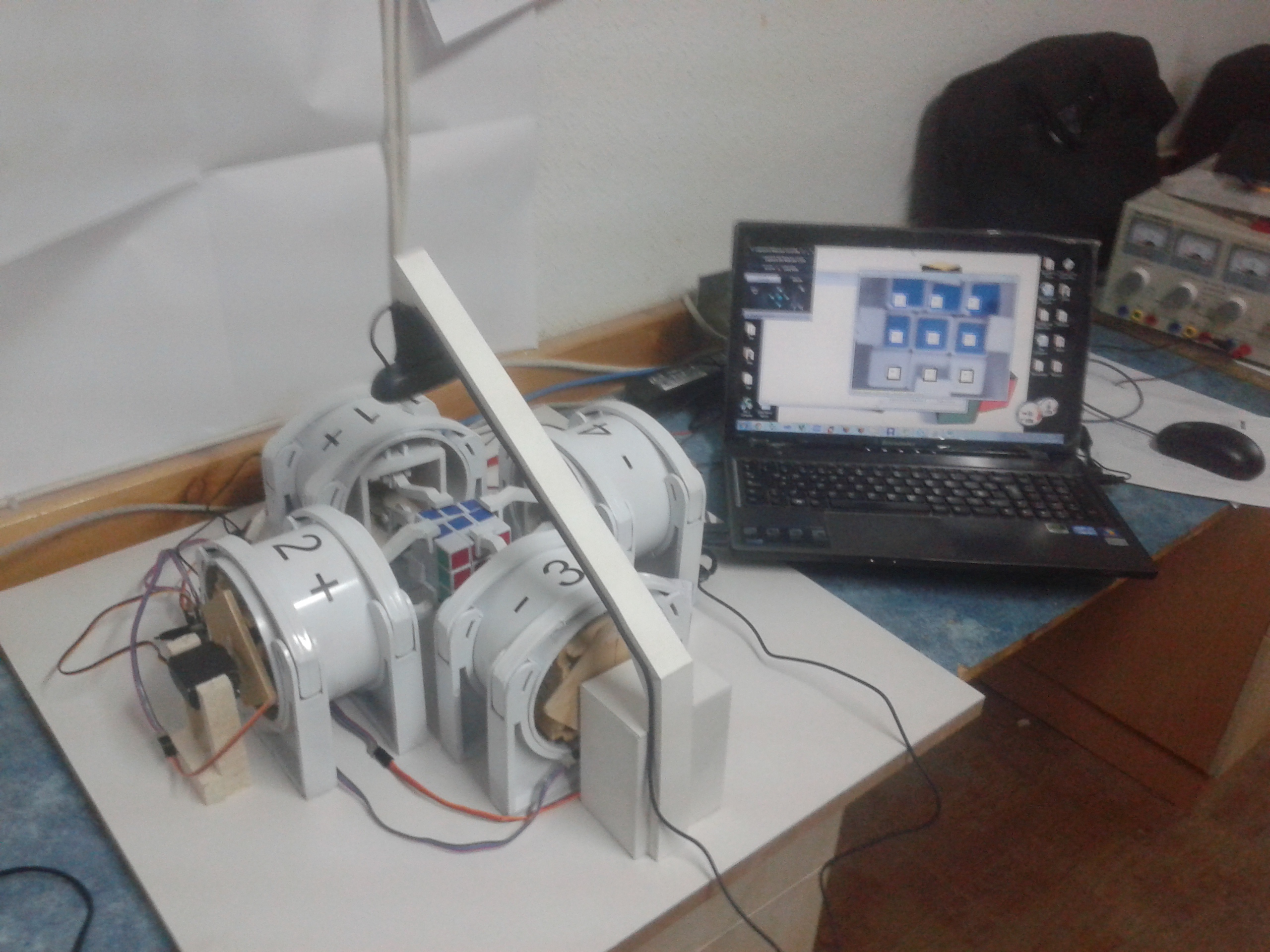  Rubikmatik (Rubik(zeka) küpün renklerini algılayıp çözebilen robot) projesi