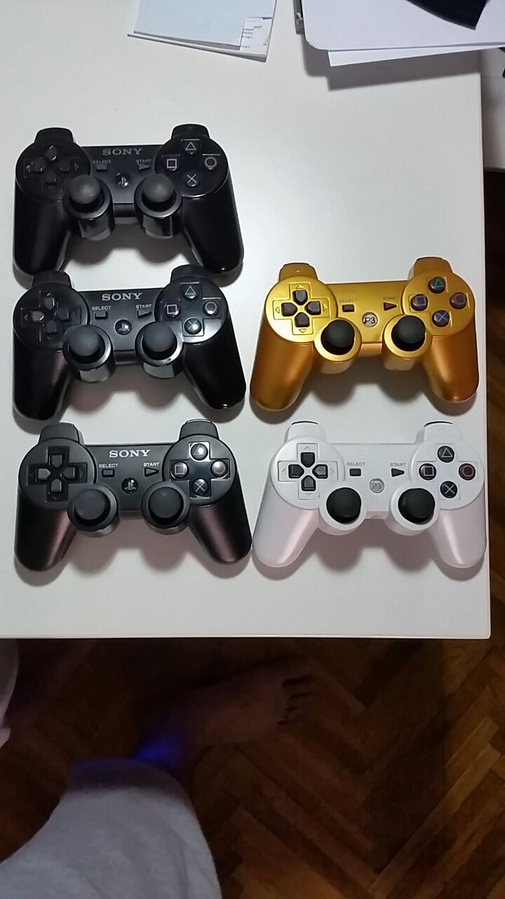  PS3 + 4 TANE OYUN + GAMEPAD