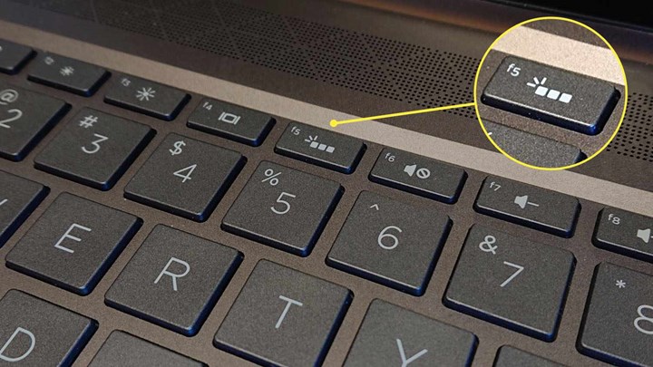 Laptop klavye ışığı nasıl açılır? Tüm markalar için klavye ışığı açma kısayolu