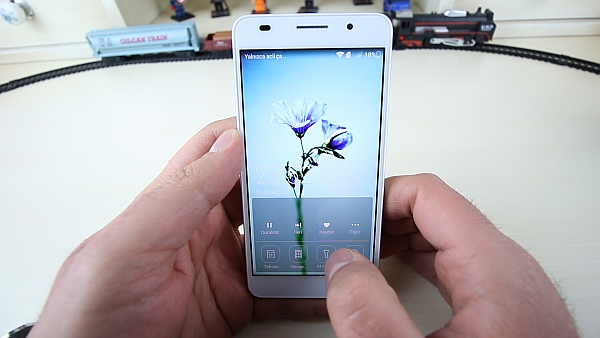Huawei Honor 6 akıllı telefon video inceleme 'Huawei'in iddialı telefonu mercek altında'
