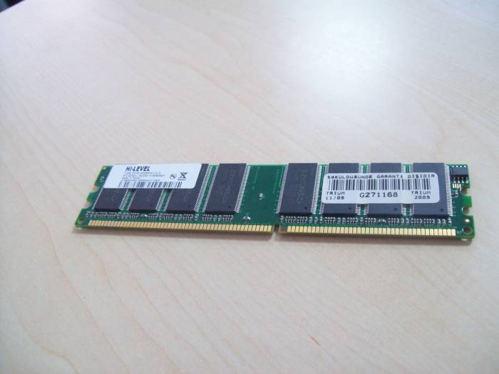  1GB DDR400mhz 30TL!!! PC Hİ-LEVEL ŞOKKK!!!