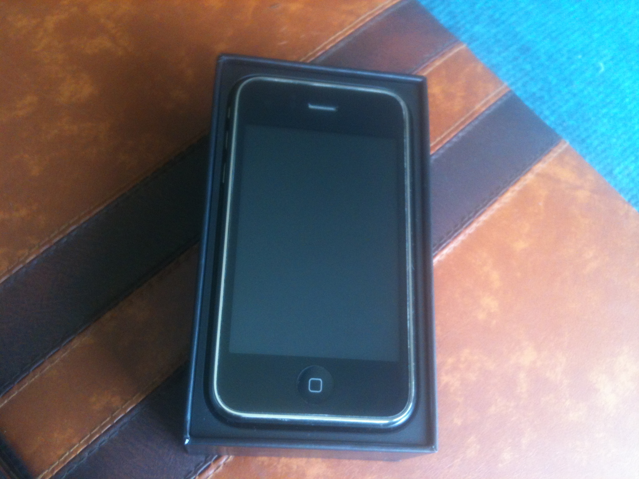  Iphone 3GS 8GB (Satılmıştır)